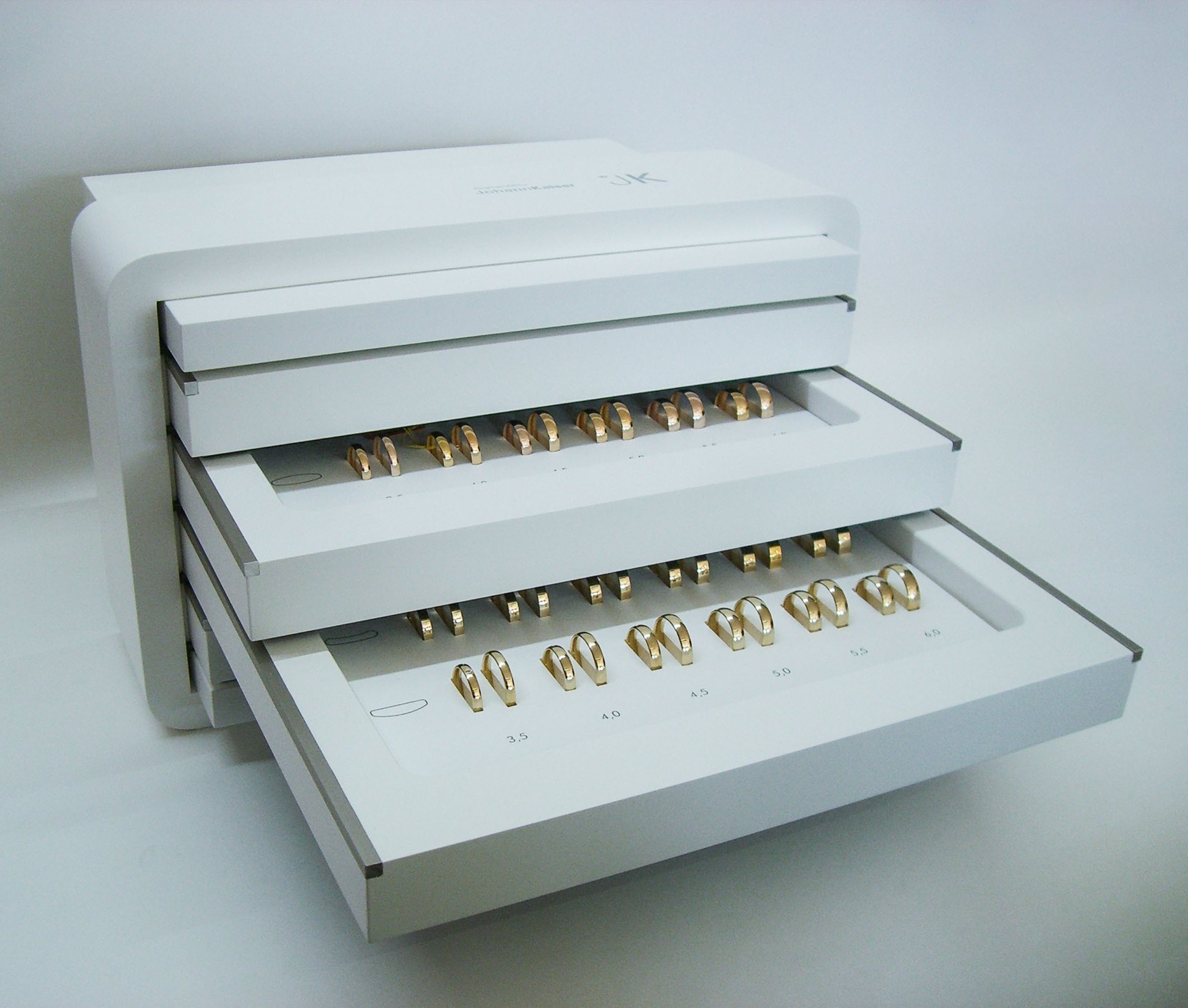 Profilbox eines Herstellers für Trauringe. Unterschiedliche Ringprofile werden hier in einer hochwertigen Box präsentiert.