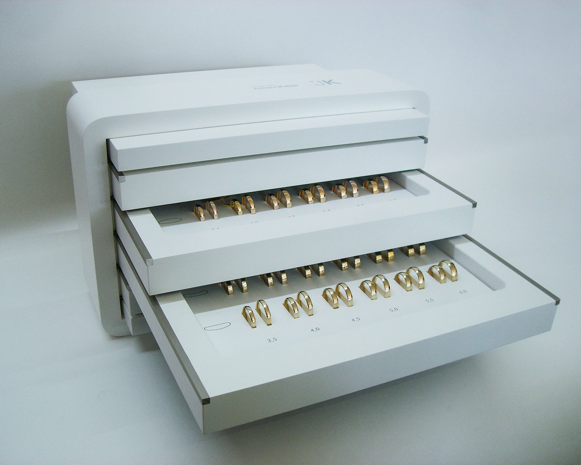 Profilbox eines Herstellers für Trauringe. Unterschiedliche Ringprofile werden hier in einer hochwertigen Box präsentiert.